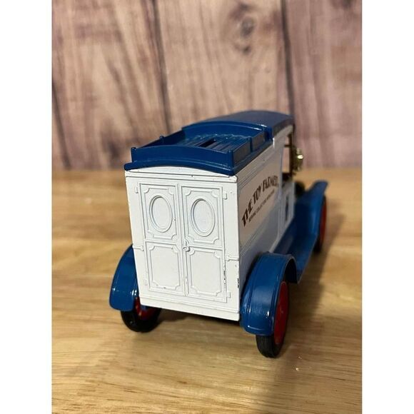 Ertl The Toy Farmer  Ford Model T Delivery Van Coin Bank - Picture 5 of 10